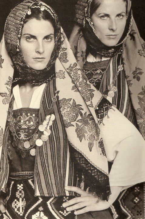 Folk costumes from Petrotá village of Evros. 