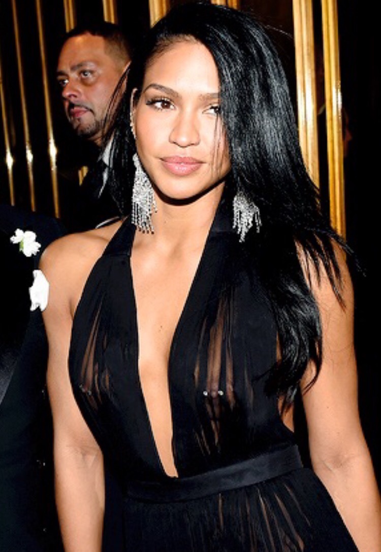 jaiking:  perfect-blackgirls:  janiesg0tagun:#freethenipple Rihanna X Cassie  Follow