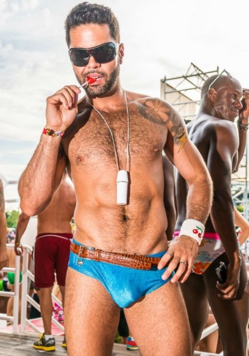 streamrose40:  Blue speedo