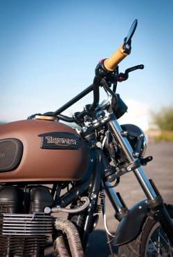 bobberinspiration:  Triumph motorcycle