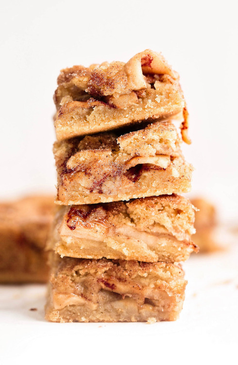 cake-stuff: Gooey Snickerdoodle Apple Pie BarssourceMore cake &amp; cookies &amp; baking ins