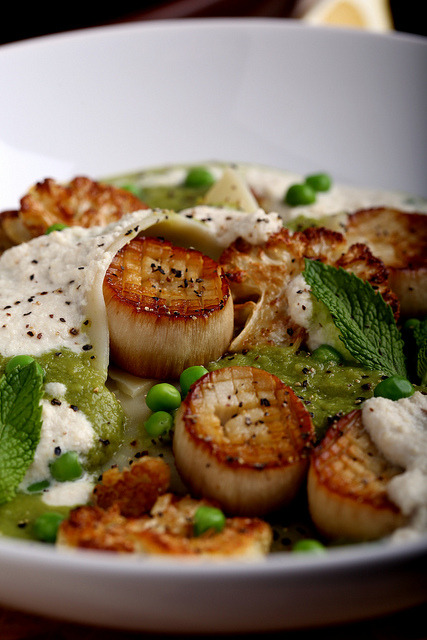 veganfeast:  Olives for Dinner | Pasta with Vegan Scallops and a Minted Sweet Pea Puree by Jeff and Erin’s pics on Flickr.