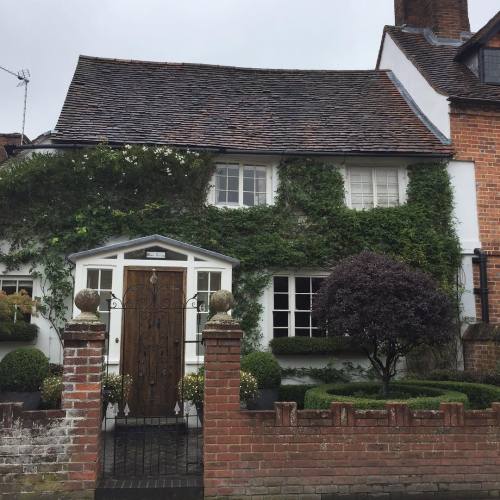 Quaint home I pass on my travels #home #house #architecture #berkshire #newbury #cosy #cute #houseid