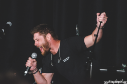 grumpyjackles:  this one is a contender for one of my favorite photos i’ve shot. it’s also the last one for the evening since I have to be up in 4 hours for j2 day. Jensen Ackles  - Saturday Night Special  - Salute to Supernatural Phoenix 2016 photo