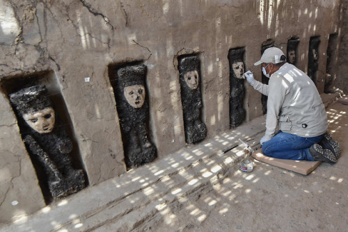 historyarchaeologyartefacts:800 year old wooden statues unearthed in Peru. Twenty anthropomorphic wo
