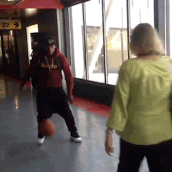 Ibepostn:  Whooaaaa… Crossed Her Dumb Ass Up! And She Reached! 🏀🏀