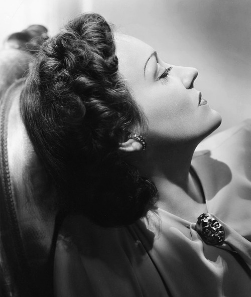 wehadfacesthen: Gloria Swanson, 1941 “I’ve never had a dull moment in my life. I’ve always wanted to