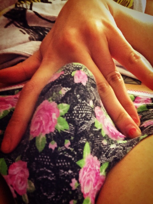 cockslutdoll:Kiss my special pussy shemaletrannytransexualtgirlporn