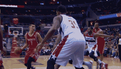 nbacooldudes:Jeremy Lin flips it to Dwight Howard for the easy dunk in the Rockets’ 114-107 wi