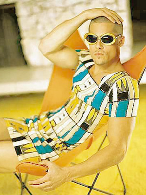 shanellbklyn:  fuckyeah1990s:  Brad Pitt adult photos
