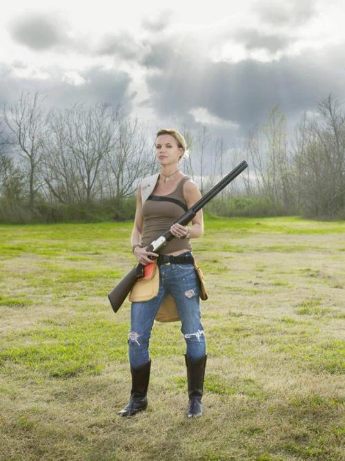 girlandguns:  Girl With Gun  follow me at : http://girlandguns.tumblr.com/