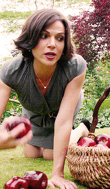 Sexual orientation: Regina’s outfit in 1x02