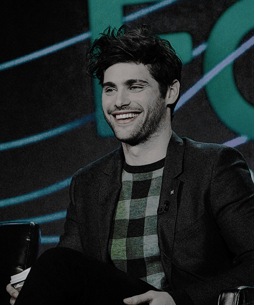 drawninthememories:Matthew Daddario onstage during FREE FORM’s Shadowhunters: The Mortal Instruments