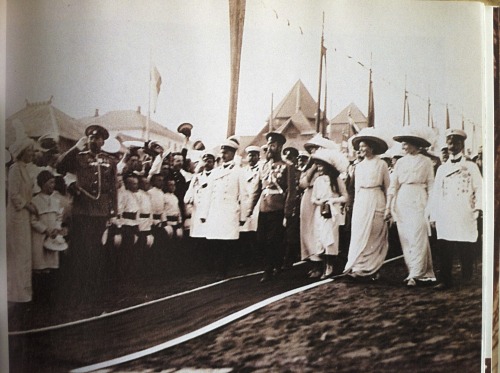 Nicholas II visiting Kostroma with his daughters | 1913.