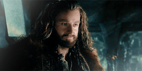 oakenbaggins: hobbit gif battle vs arkenburglarround six: bagginshield moment “you’ve carried it all