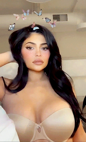 goddesskylie:𝙆𝙮𝙡𝙞𝙚 𝙅𝙚𝙣𝙣𝙚𝙧 𝙎𝙪𝙥𝙧𝙚𝙢𝙖𝙘𝙮.