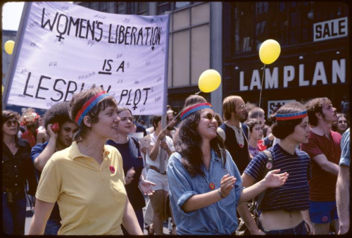 vintagegal:Christopher Street Gay Liberation Day in New York, 1971  (x)