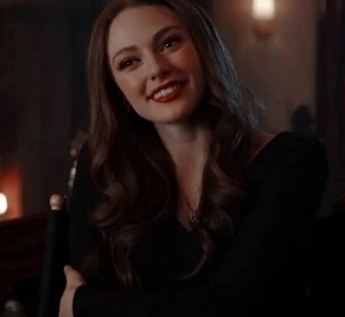 Rose russell hot danielle ACOTAR Fans