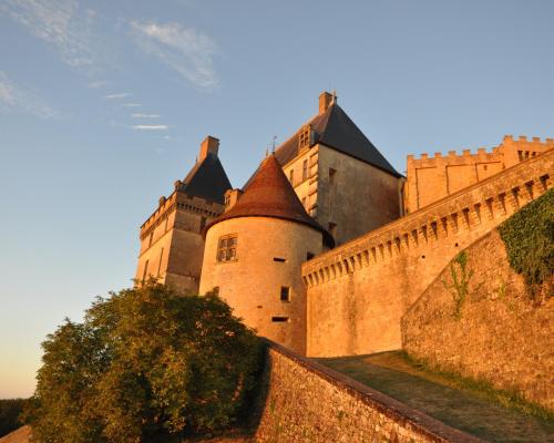 castlesandmedievals: Château Biron 