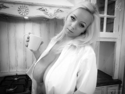 titten666:  Titten Voluptuous Morning Cleavage Coffee 32KK Agnetis Titten 666 Titten 666