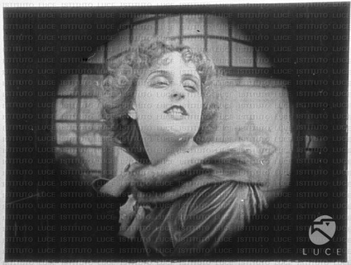 theholygirl:Pina Menichelli in La trilogia di Dorina (Gero Zambuto, 1917)  via