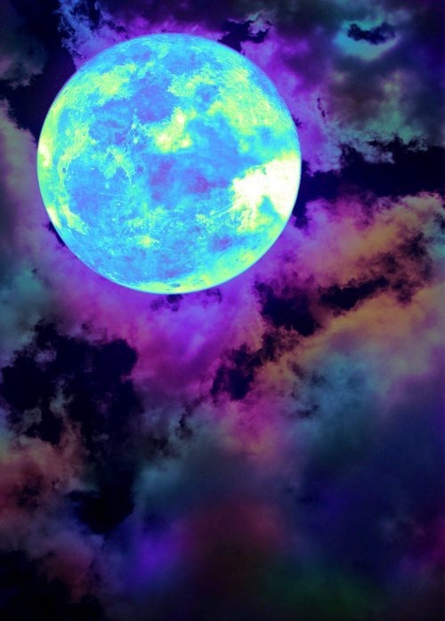 ilovemesomethc:  The moon will illuminate my room, and soon I’m consumed by my