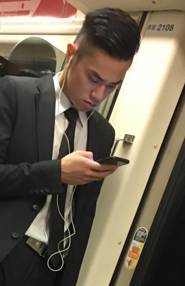 intohkboys:好想行埋去拉開佢褲鍊淘寶咁抽佢碌jer放出來
