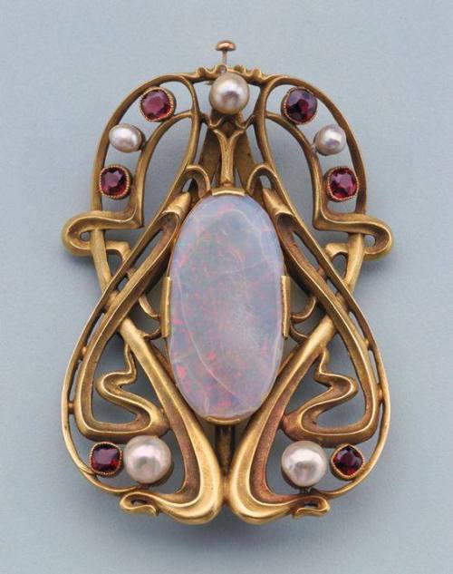 opaldome:Edward Colonna, Buckle, c.1900 FranceGold, pearls, opal and garnets