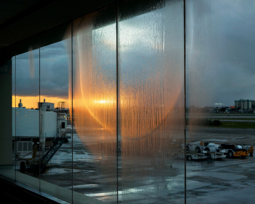 photoarchive:  Genesis Báez, Condensation (San Juan Airport), 2019