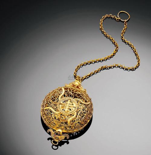 hotweibo: 荷包 (Hebao), a traditional accessory of hanfu for carrying money or odds and ends. People u