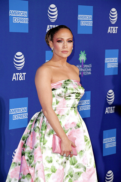  Jennifer Lopez arrives at the Annual Palm Springs International Film Festival Film Awards Gala on J