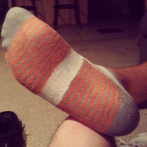 yngrawcumdump:  …for the second night in a row, I found myself under the socks and feet of one of the hottest men I’ve ever met.  