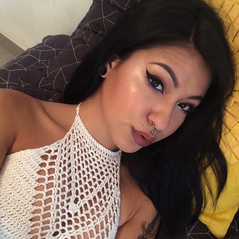 newsorsomethn:  these are my selfies! 😇 contourkit tagged me! I tag babypinkacrylicnails