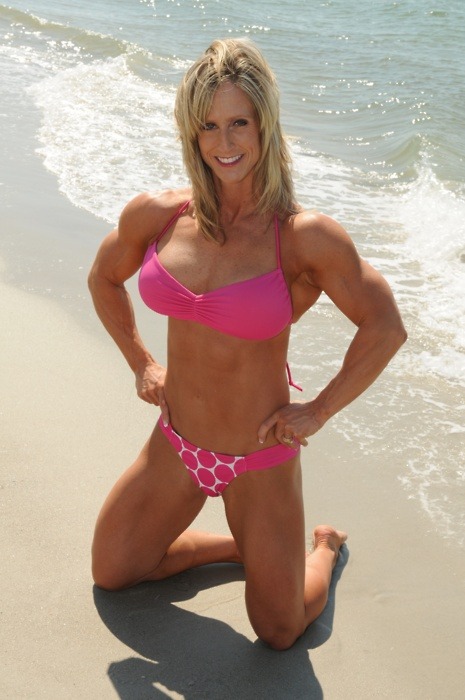 bikinisandmuscle:  More at BikinisAndMuscle.tumblr.com.