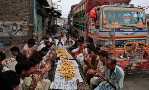 mangopapi:sara21h:فطور رمضان حول العالمBreakfast Ramadan around the world❤