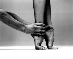 preciousandfregilethings:  santango:  Lauren Potter et Jonathan Lunn du London Contemporary Dance Theatre Crickmay Anthony , 1984  . 