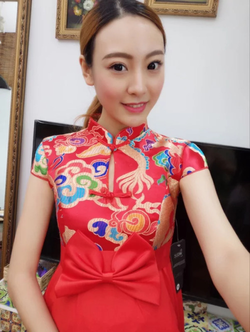 lias2014: 穿结婚礼服的孕妇，别样的美！