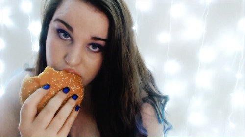 Porn photo thebellygoddess:  Burger Queen more like~AP
