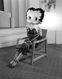 billdomonkos:  GIF: Bill Domonkos, 2015  (Photo: Tyne &amp; Wear Archives, 1940s) (Betty Boop head model by MayaX at sharecg.com) 
