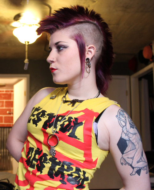 crankyoldbastard:  nuclearvomitbabe:  hellray:  Hello yes I am Hellray  Hello yes more like Helladorable.   Well hello!