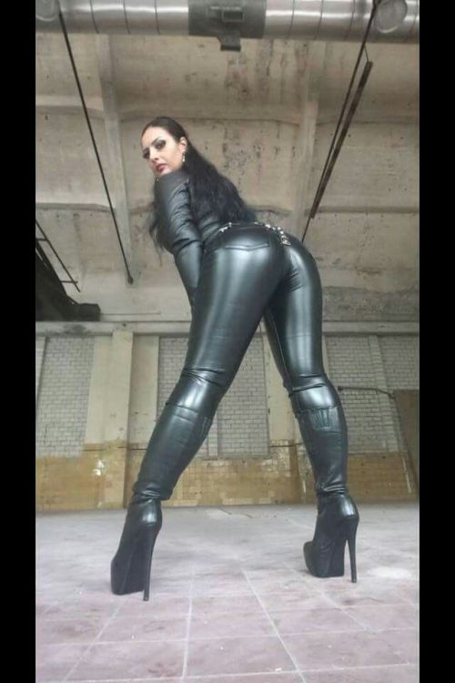 sexy-in-leggings:  Leggings