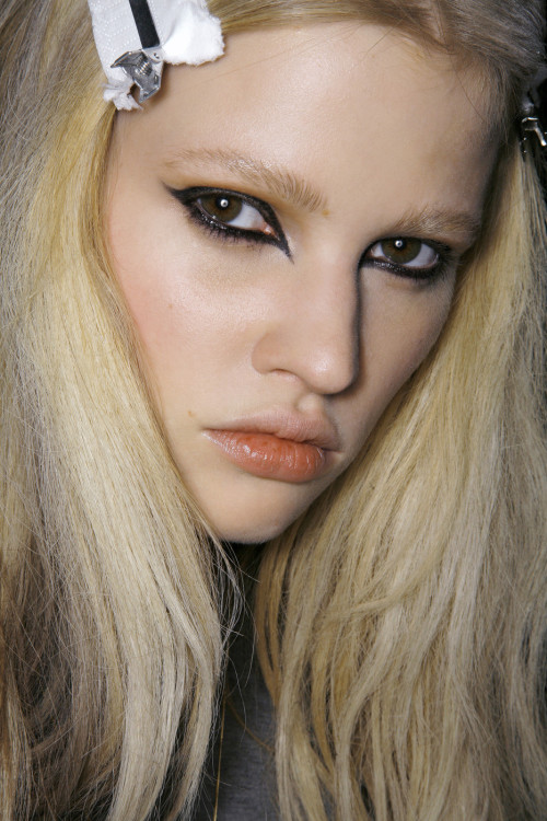 lsyorg:Lara Stone @ Jean Paul Gaultier Fall 2008 Backstage