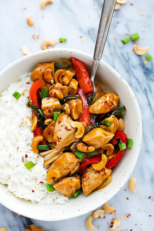 Slow cooker spicy cashew chicken