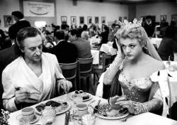 bookshop:  copperbadge:  Angela Lansbury and Basil Rathbone eat lunch, 1954.  what the fuck this should have every note on tumblr 