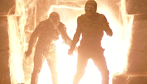 captainpikeachu:cinematv:#peak cinema JONATHAN LITERALLY HAD A TORCH AND THERE IS ANOTHER TORCH BESI