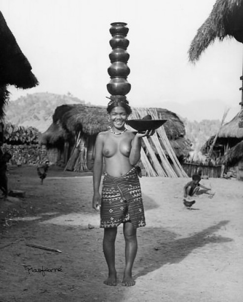 philippinespics:  Eduardo Masferré photography Kalinga woman, Philippines 