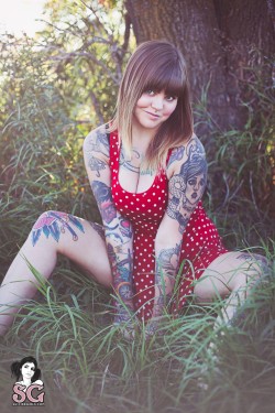 altmodelgirlcrush:  Discoverelle Suicide