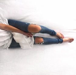 sabrinadiep:  all—-white:  all white, the best in streetwear clothing and lifestyle goods.  http://sabrinadiep.tumblr.com/