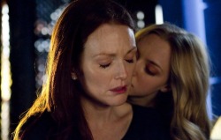 pussylesqueer:   Les Beehive – Amanda Seyfried &amp; Julianne Moore in Chloe (2009) 