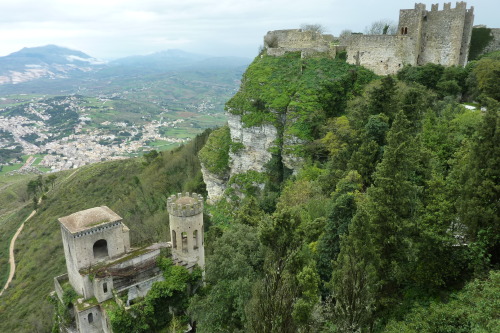 todancewithkings:The Castle of Venus at Erice, Sicily, Italy - sits where the ancient temple shrine 